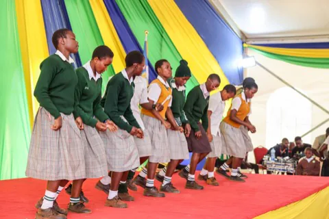 Students performing at the agricultural show
